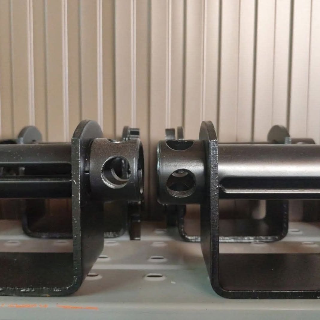 Platines d'attelage en acier noir
